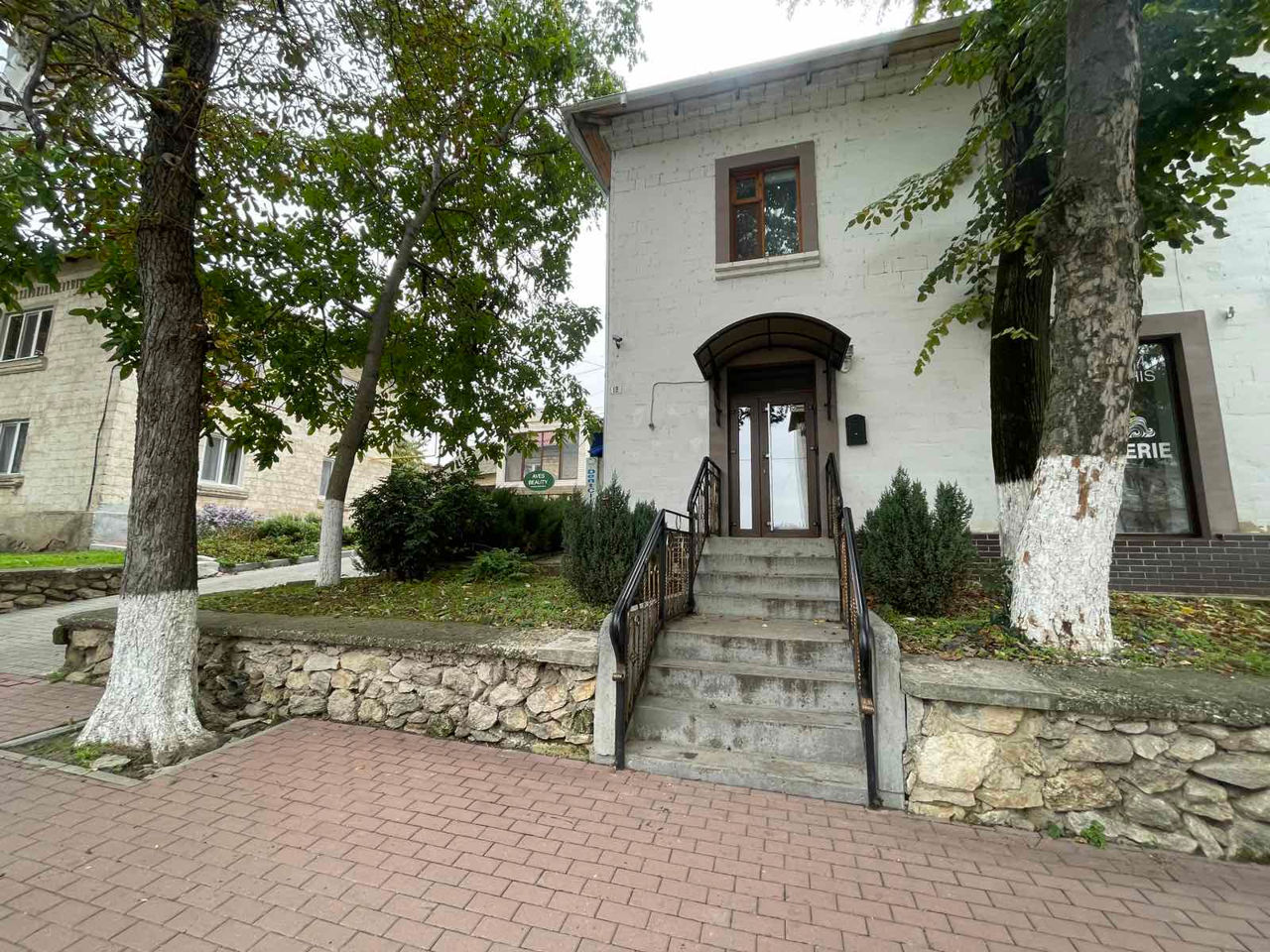 Arendă spațiu comercial cu ieșire directă la stradă în sect. Centru