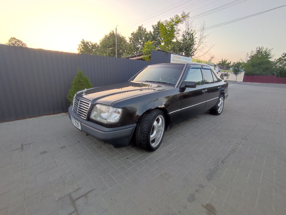 Mercedes E-Class foto 0