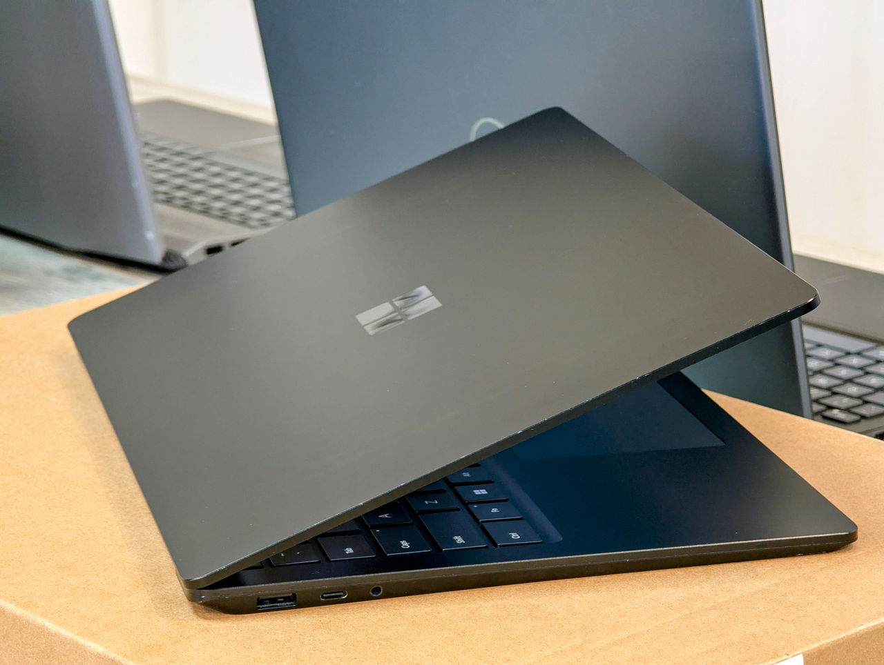 Microsoft Surface Laptop 4 (Core i7 1185G7/16Gb DDR4/256Gb SSD/13.5" PixelSense TouchScreen) фото 12