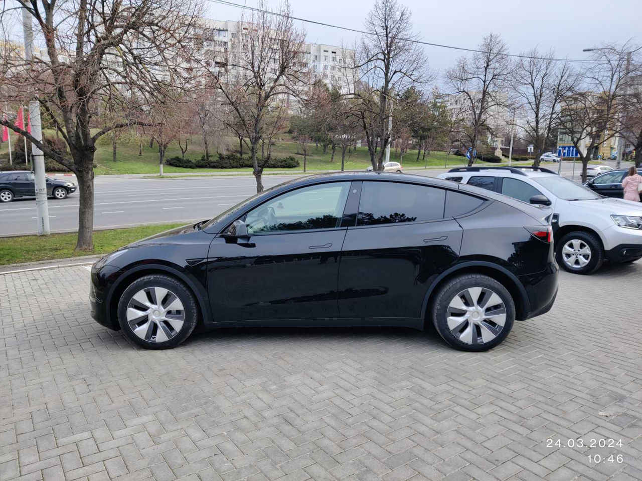 Tesla Model Y foto 2