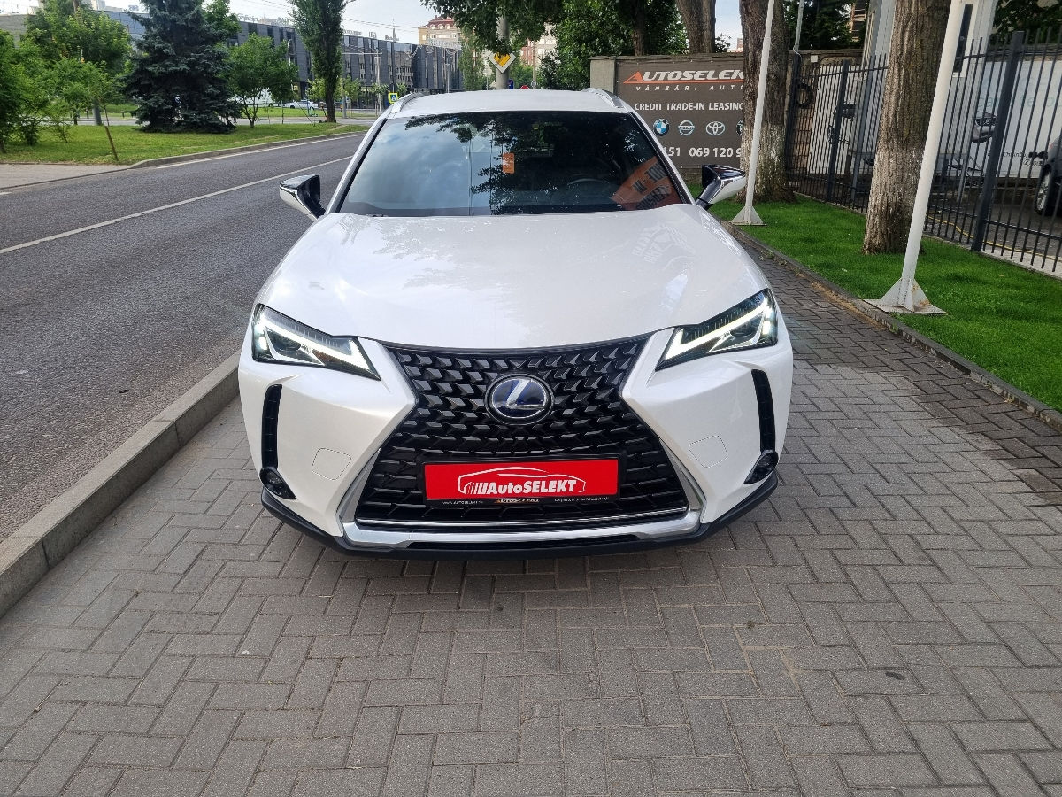 Lexus UX 2021 photo 2