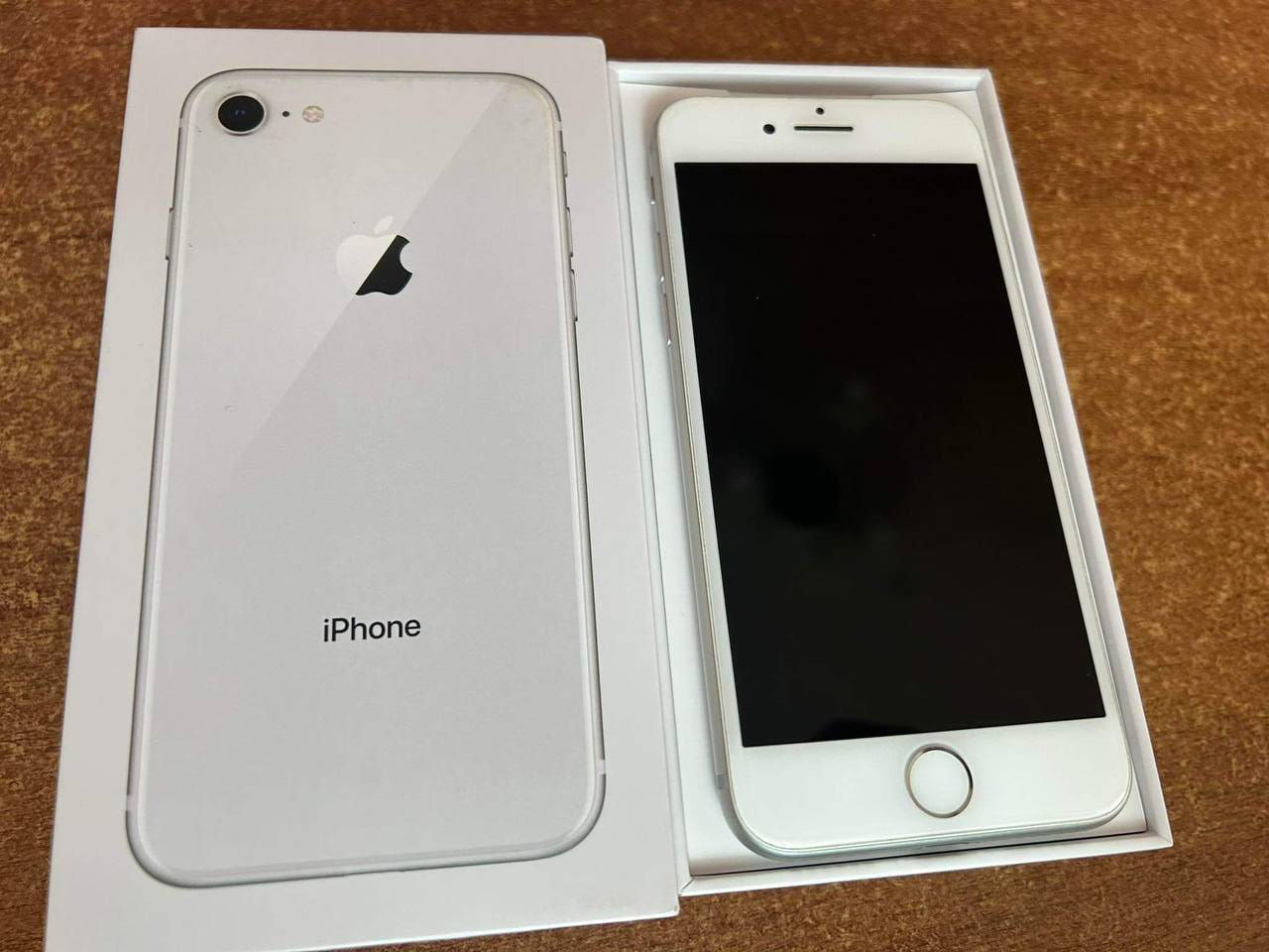 Vând IPhone 8 128Gb White, original, folosit, stare foarte bună
