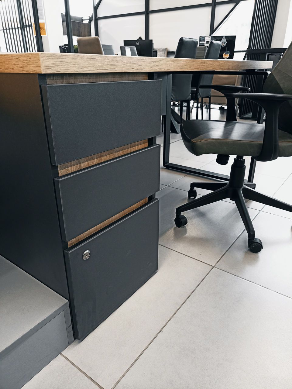 Mobilier birou la comanda si in serie (in rate si credit) Livrare si montare! фото 4