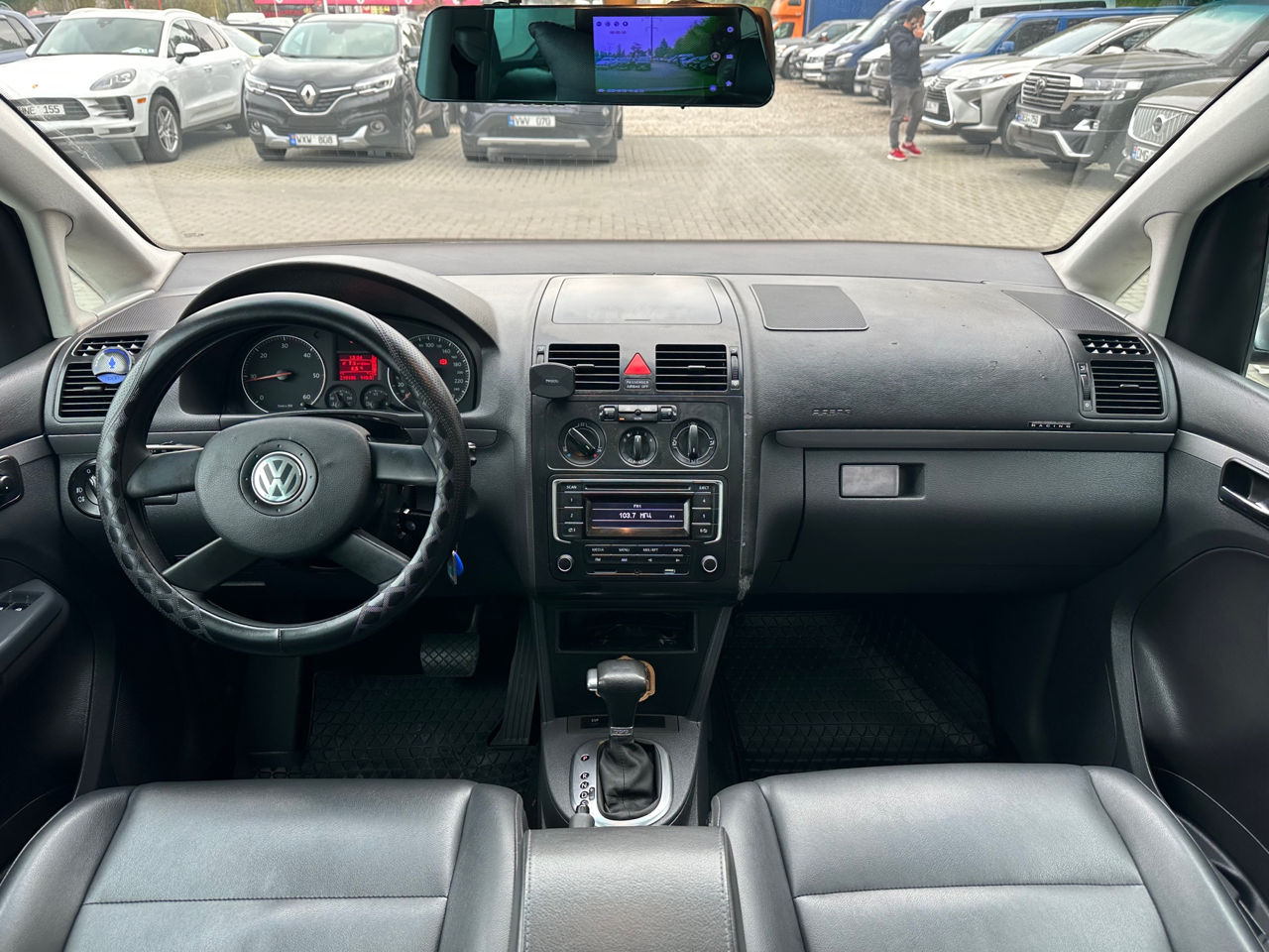 Volkswagen Touran foto 10