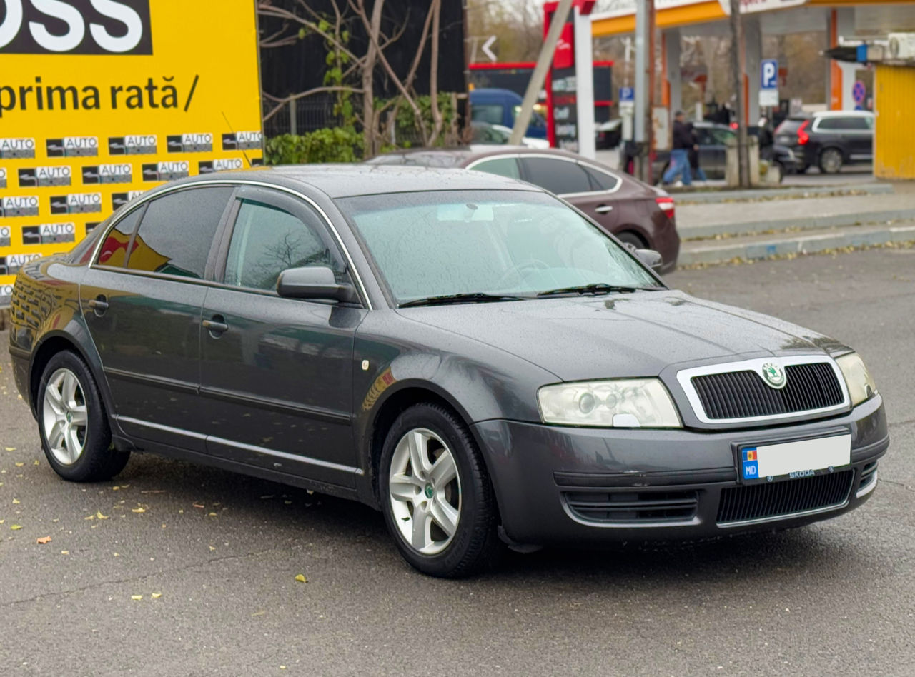 Skoda Superb foto 2