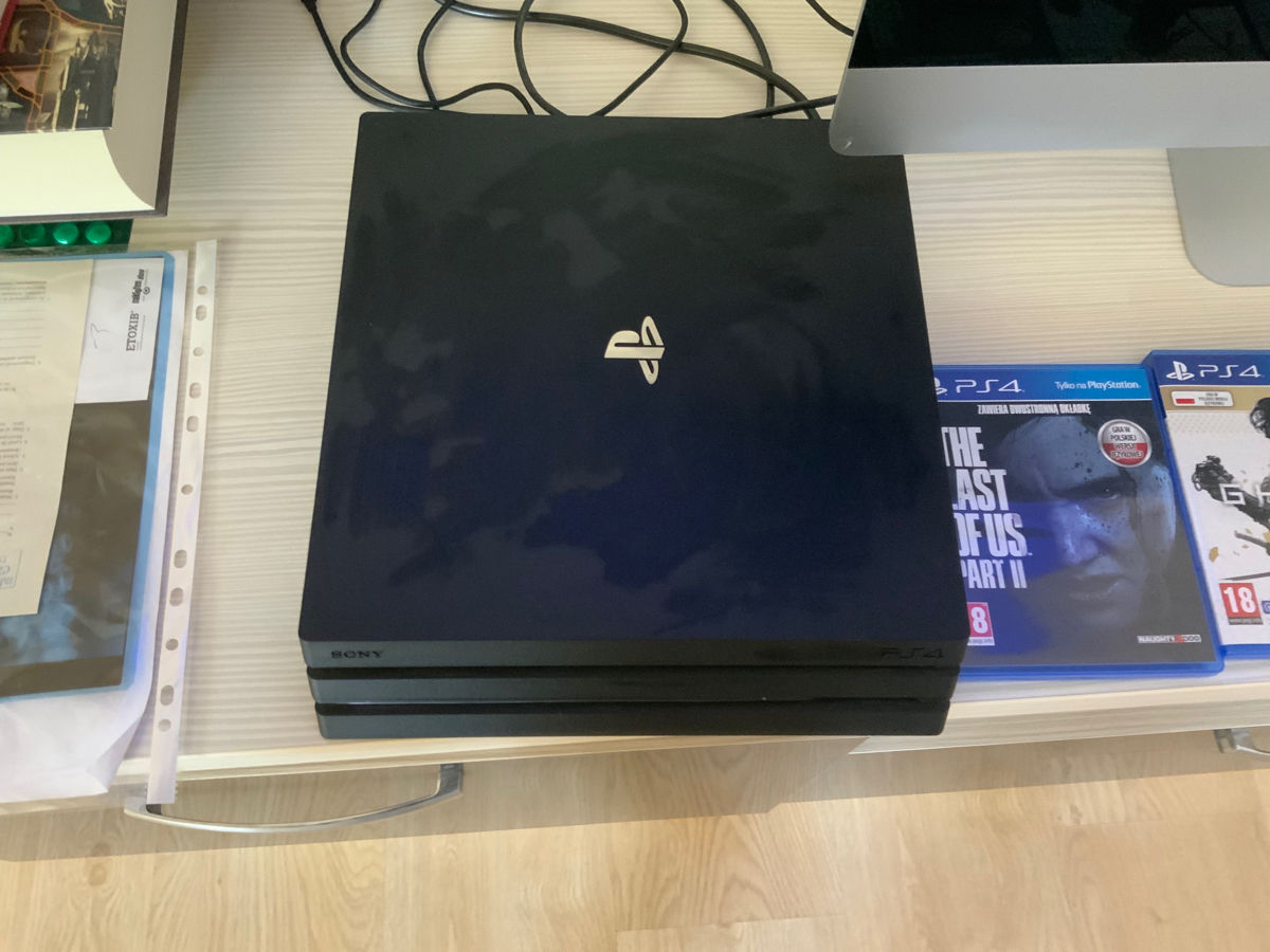 PlayStation 4 pro +камера +шлем+игры