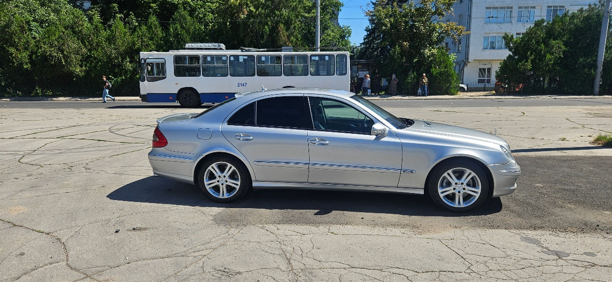 Mercedes E-Class foto 1