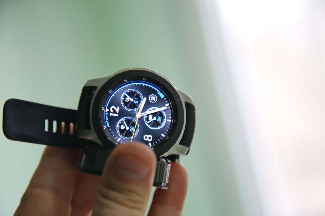Samsung galaxy watch r800. Samsung Galaxy watch SM-r800. Samsung Galaxy watch SM r800nzsaser 46. Смарт часы самсунг мужские 46мм.