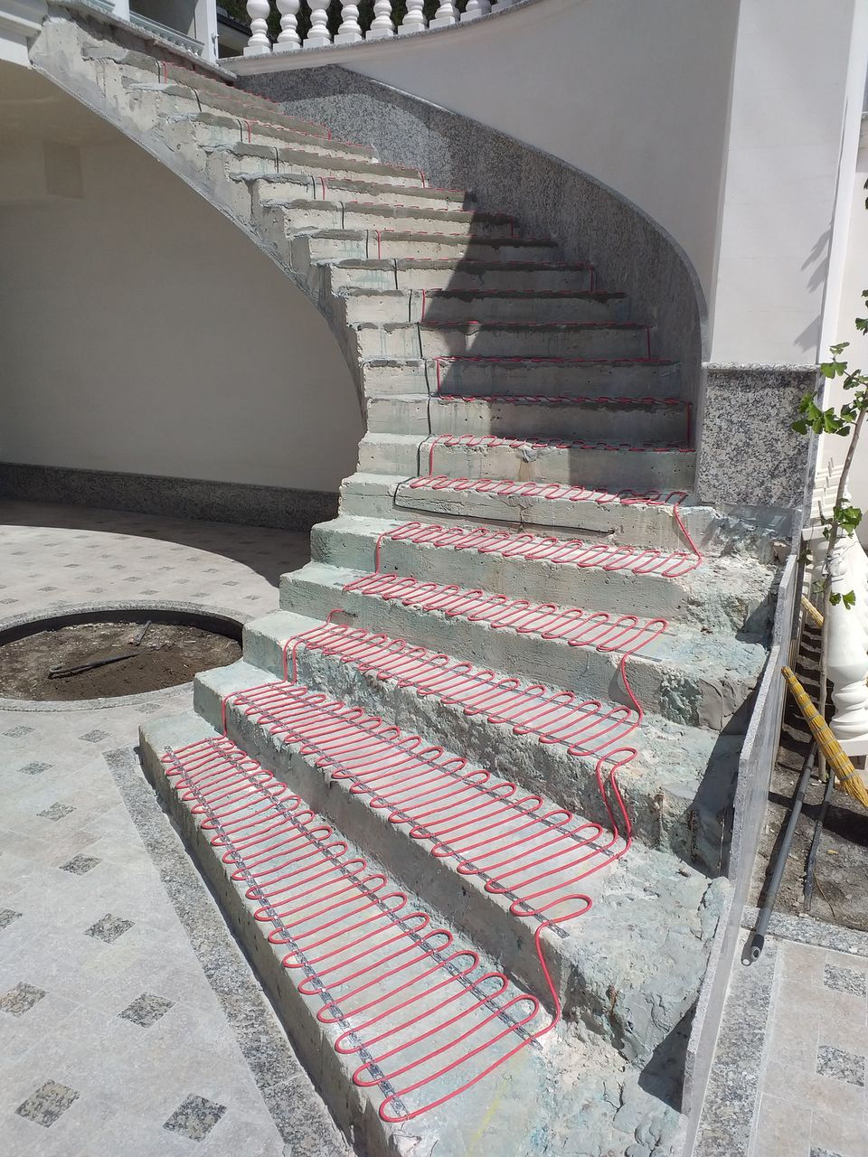 Sistem topirea zăpezii (degivrare) — Tepte, rampe, alei. Instalare. 20 ani garanție. Importator foto 1