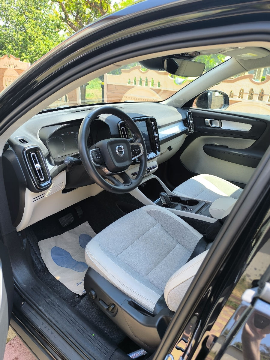 Volvo XC40 фото 3