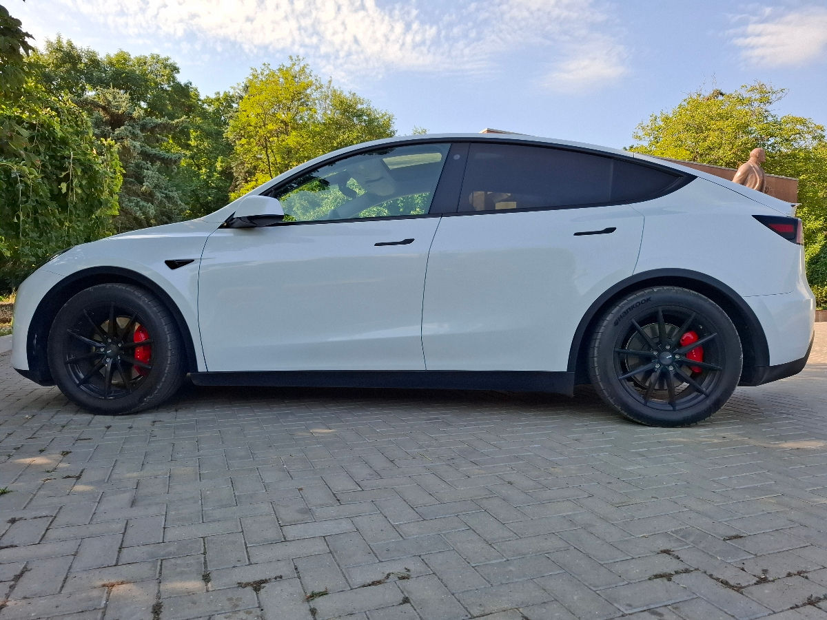 Tesla Model Y 2022 г. с пробегом 99000 км, Электричество, 21700 €