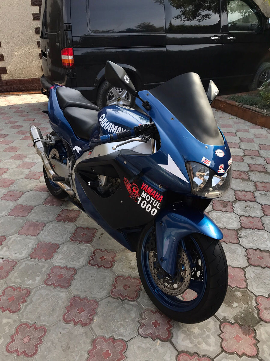 Yamaha R1