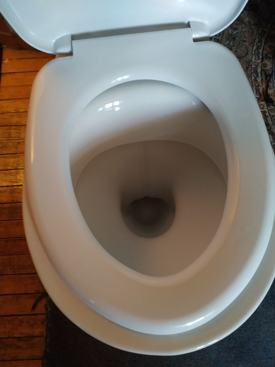 Внимание продаю унитаз в отличном состояние все в комплекте