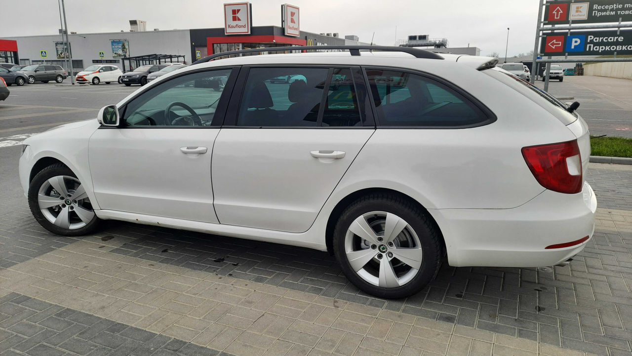 Skoda Superb foto 1