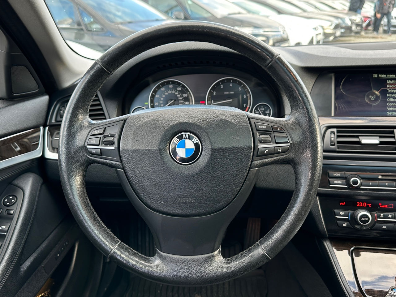 BMW 5 Series foto 10