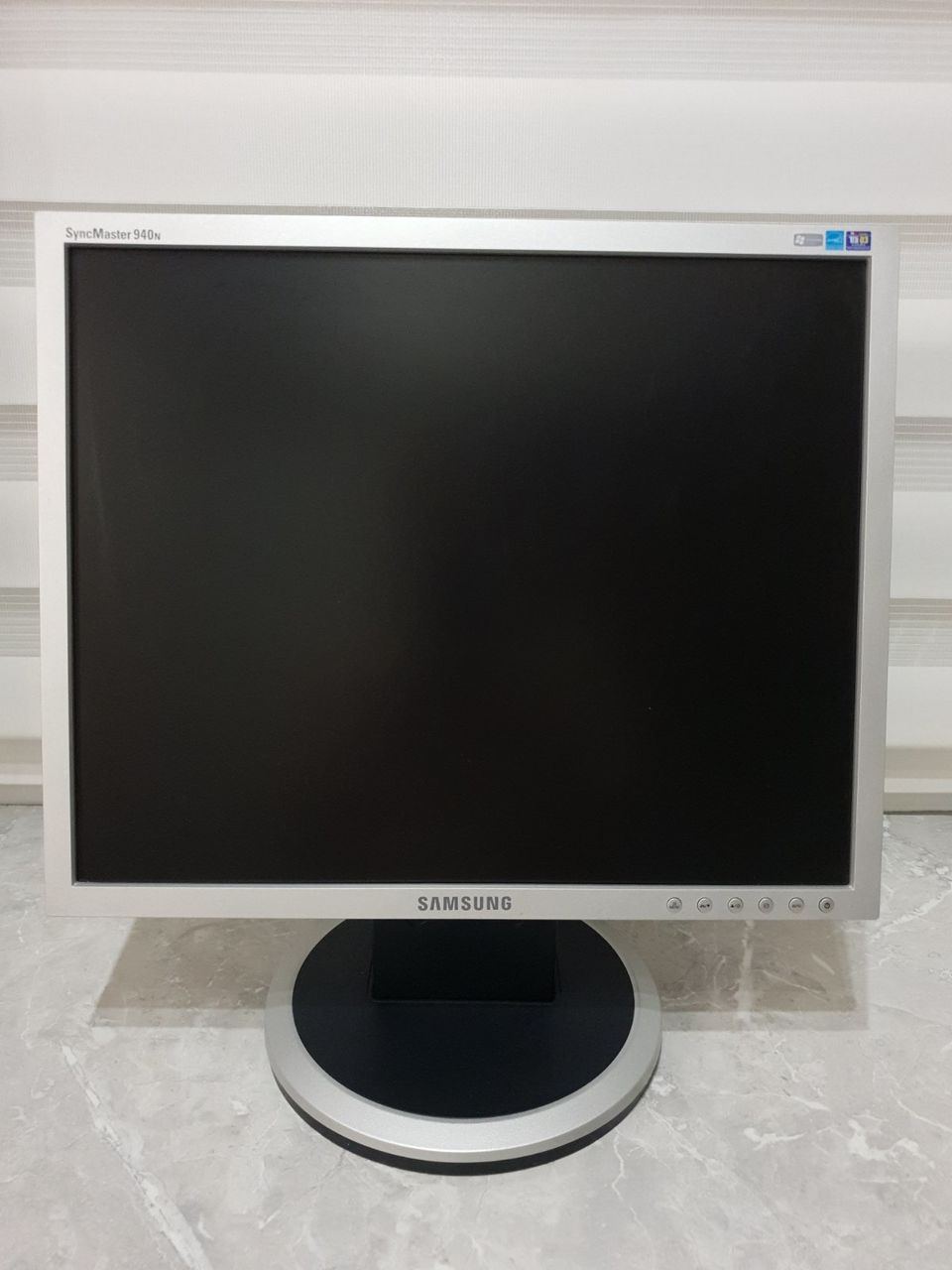 Samsung 940N / Hewlett-Packard LP1950g