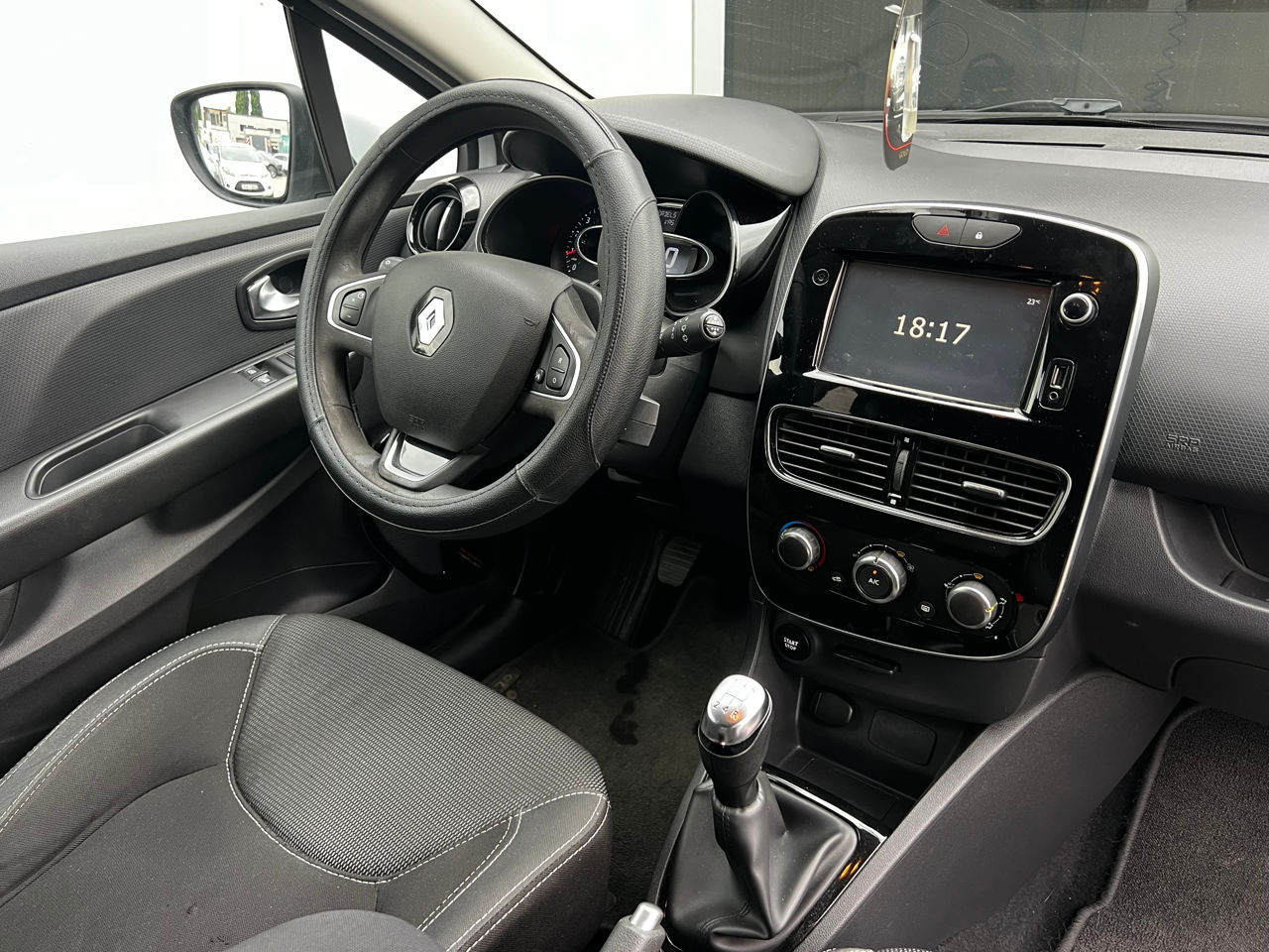 Renault Clio foto 14