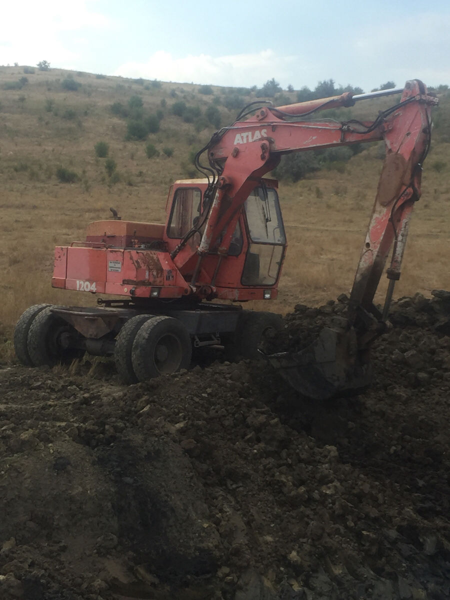 Servicii cu excavator foto 0