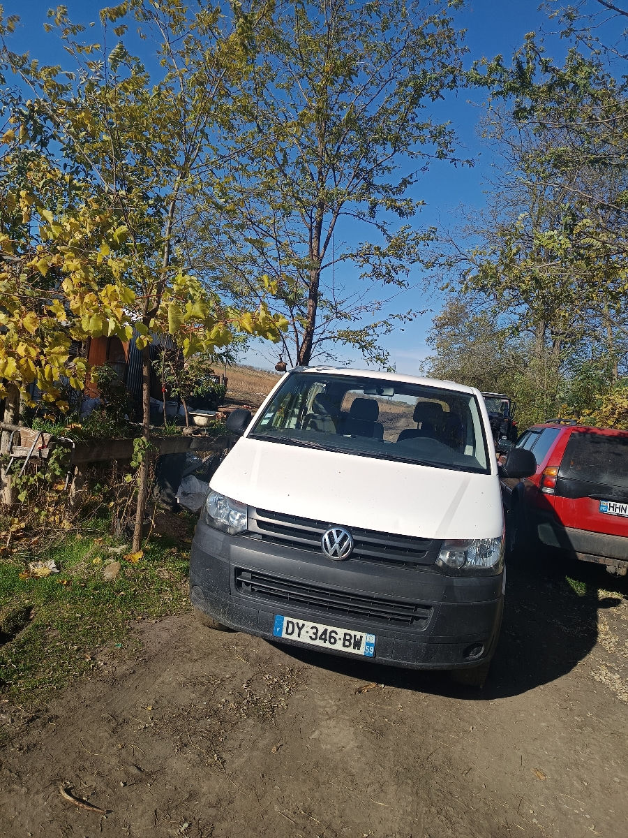 Volkswagen Transporter 2015 г. с пробегом 211000 км, Дизель, 8300 €