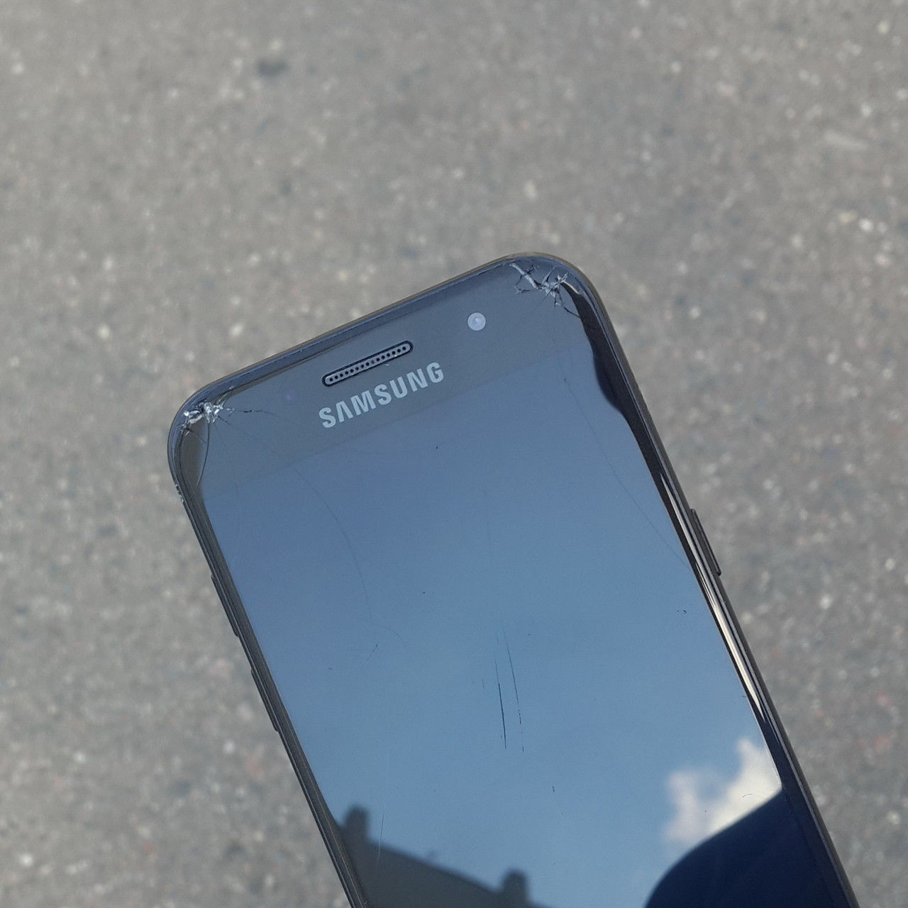 Samsung Galaxy S 8 (G950) Треснул экран – на ремонт отдавай нам!