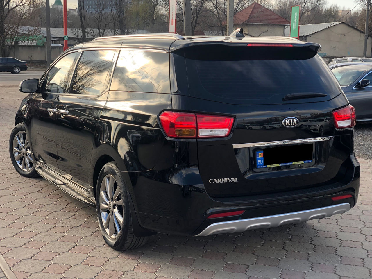 KIA Carnival foto 2