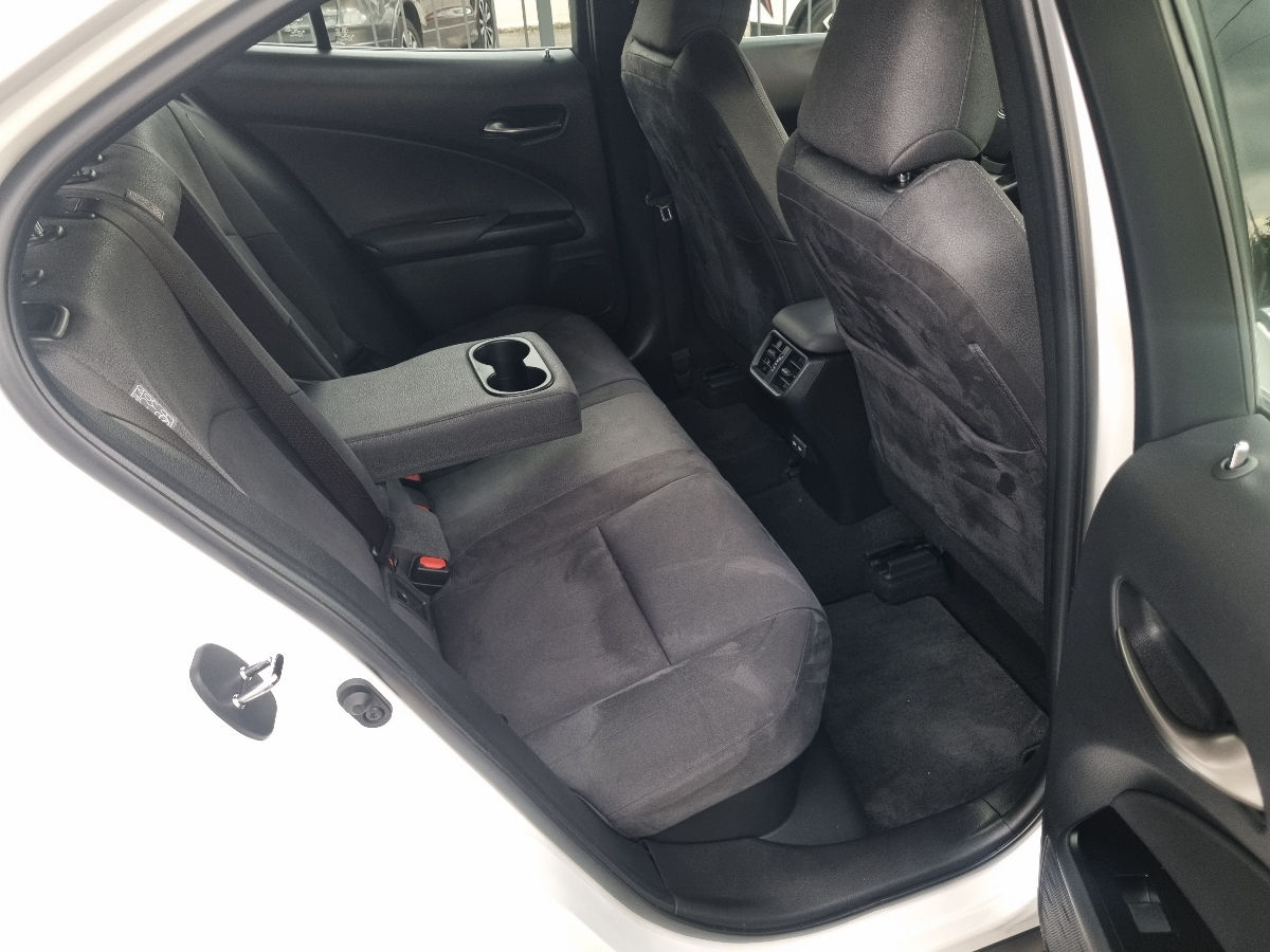Lexus UX 2021 photo 17