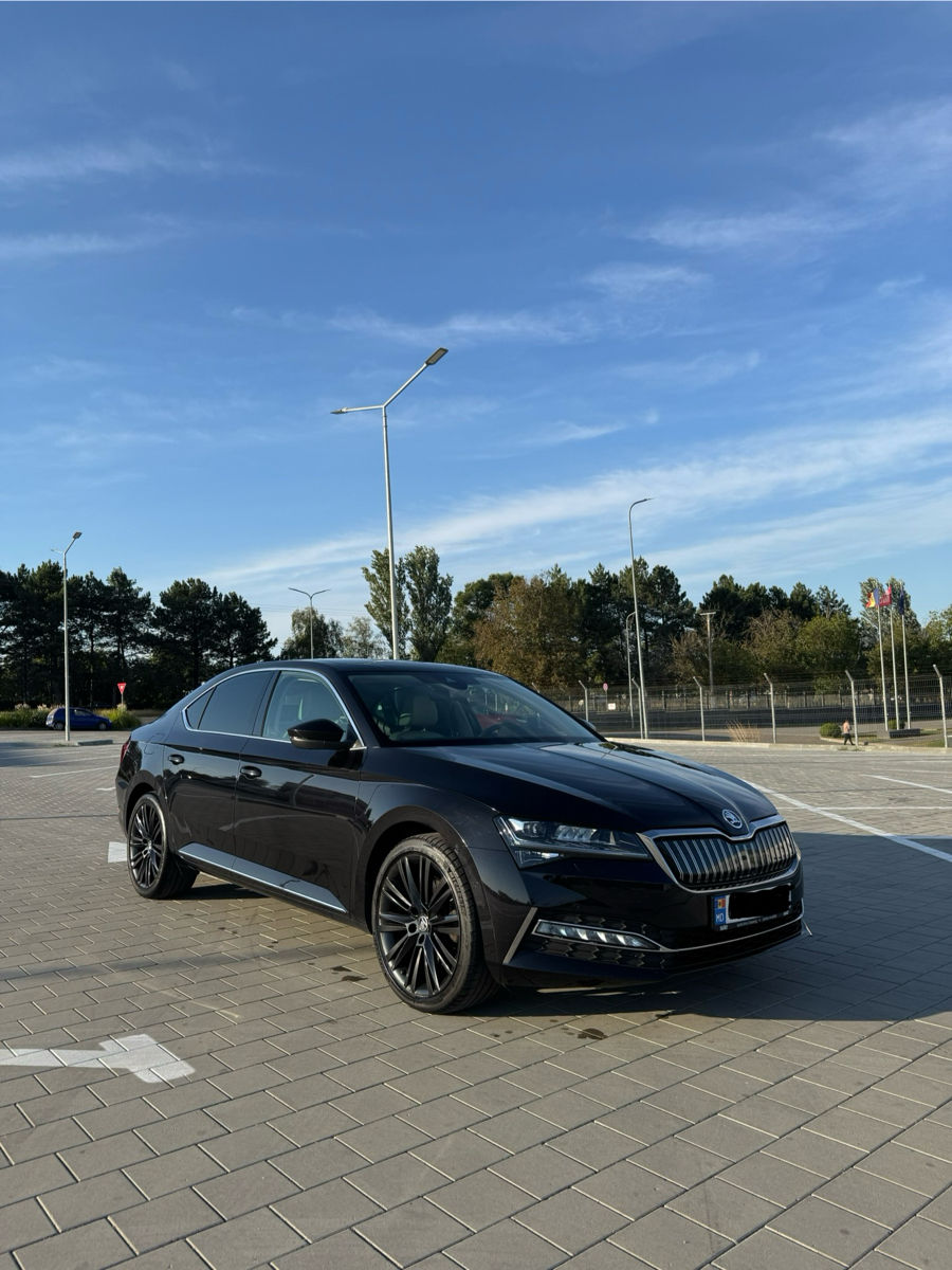 Wunderschone Skoda Superb Hybrid Fotos