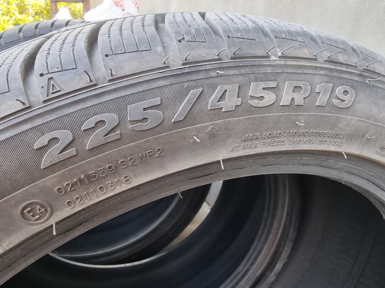 Отличная резина 225 45 R19 зима!