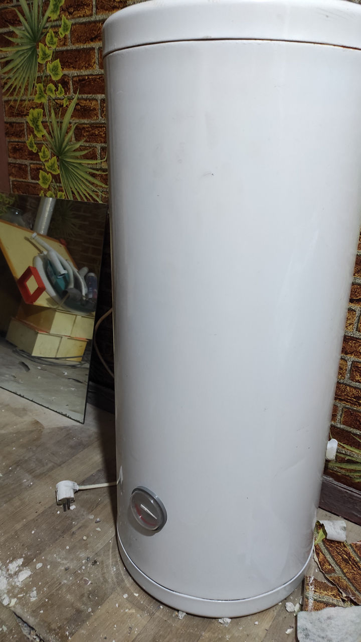 Бойлер в рабочем состоянии, 60 литров.