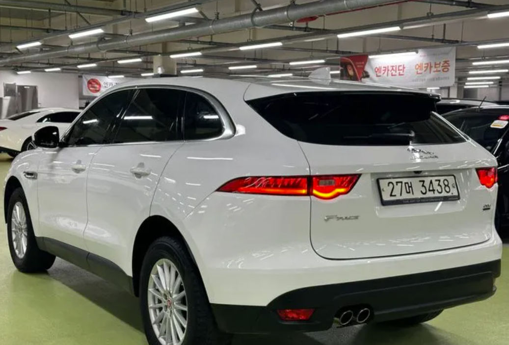 Jaguar F-PACE foto 1