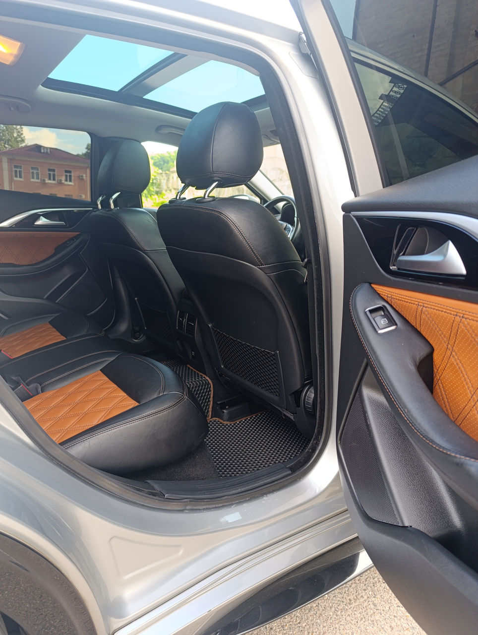 Infiniti Q30 фото 8