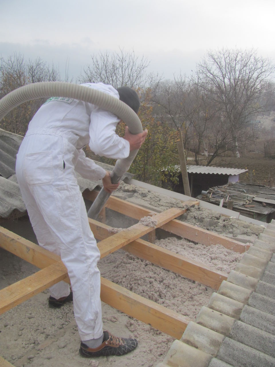Termo-fonoizolare cu fulgi de celulossa -acum cel mai ieftin! soluții eficiente de termoizolare! foto 1