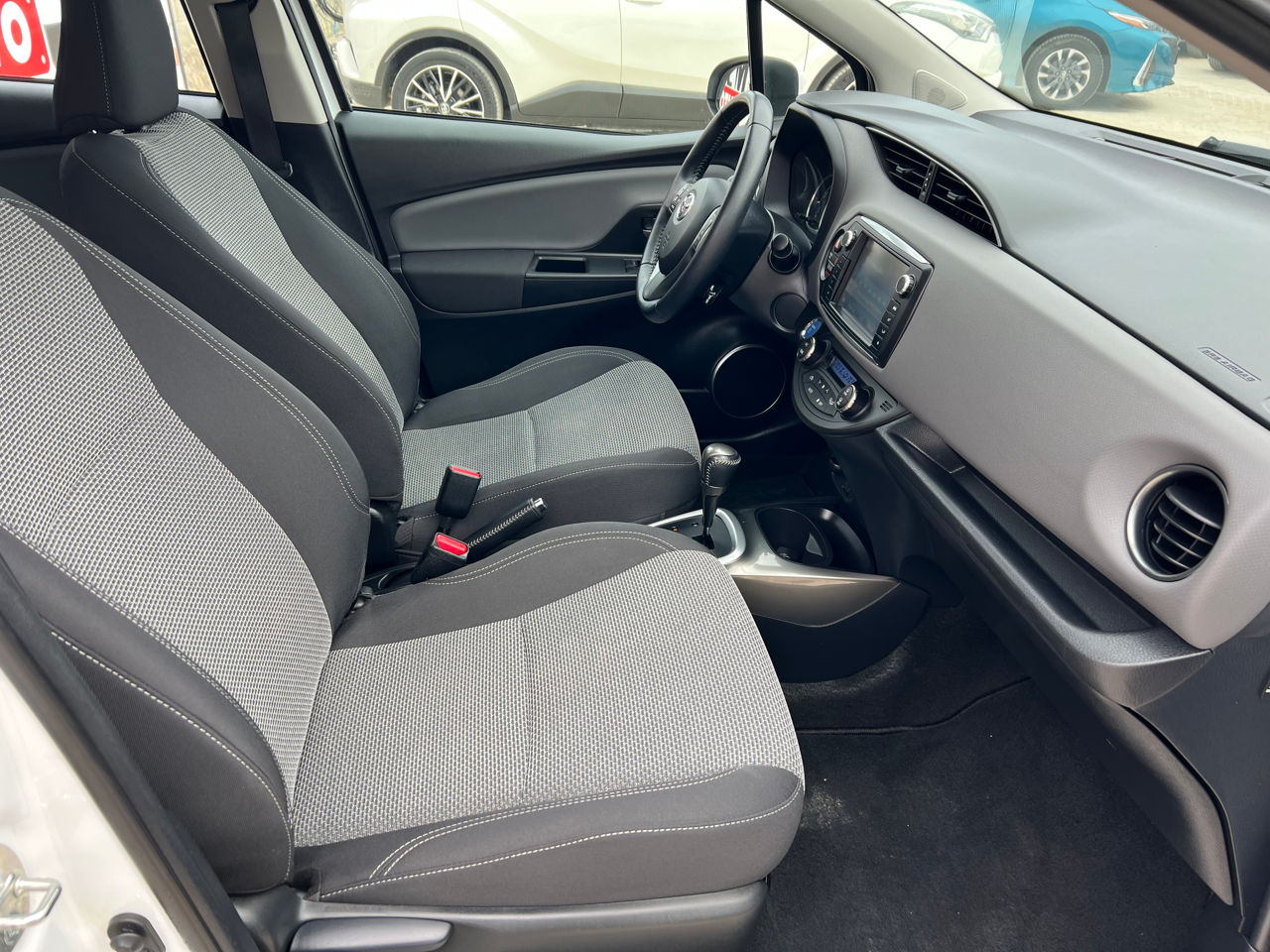 Toyota Yaris foto 10