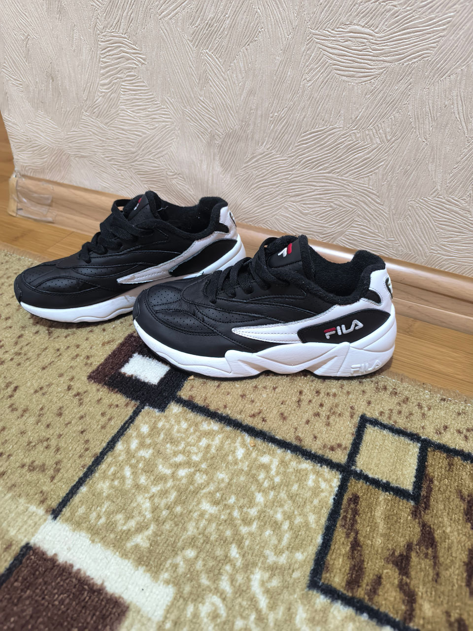 Adidasi Fila foto 2
