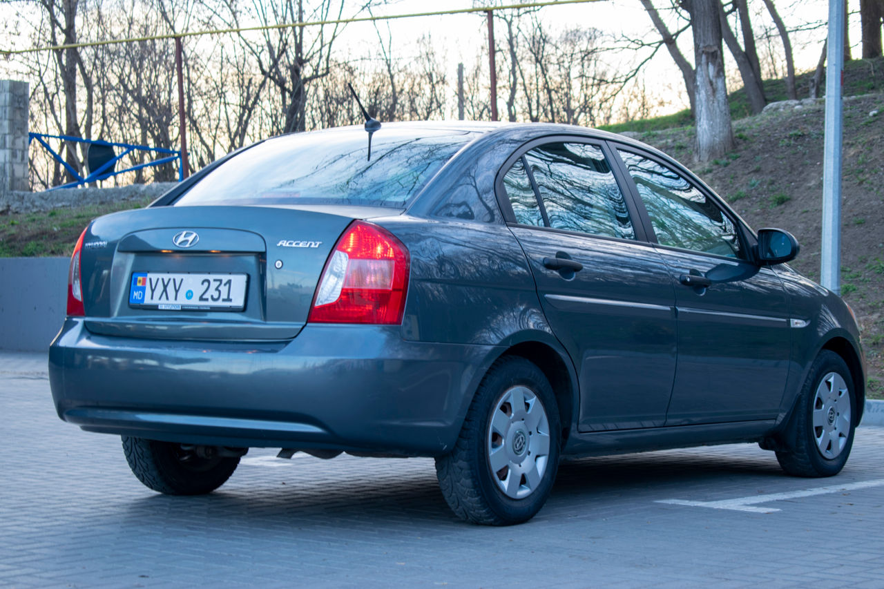 Hyundai Accent foto 13