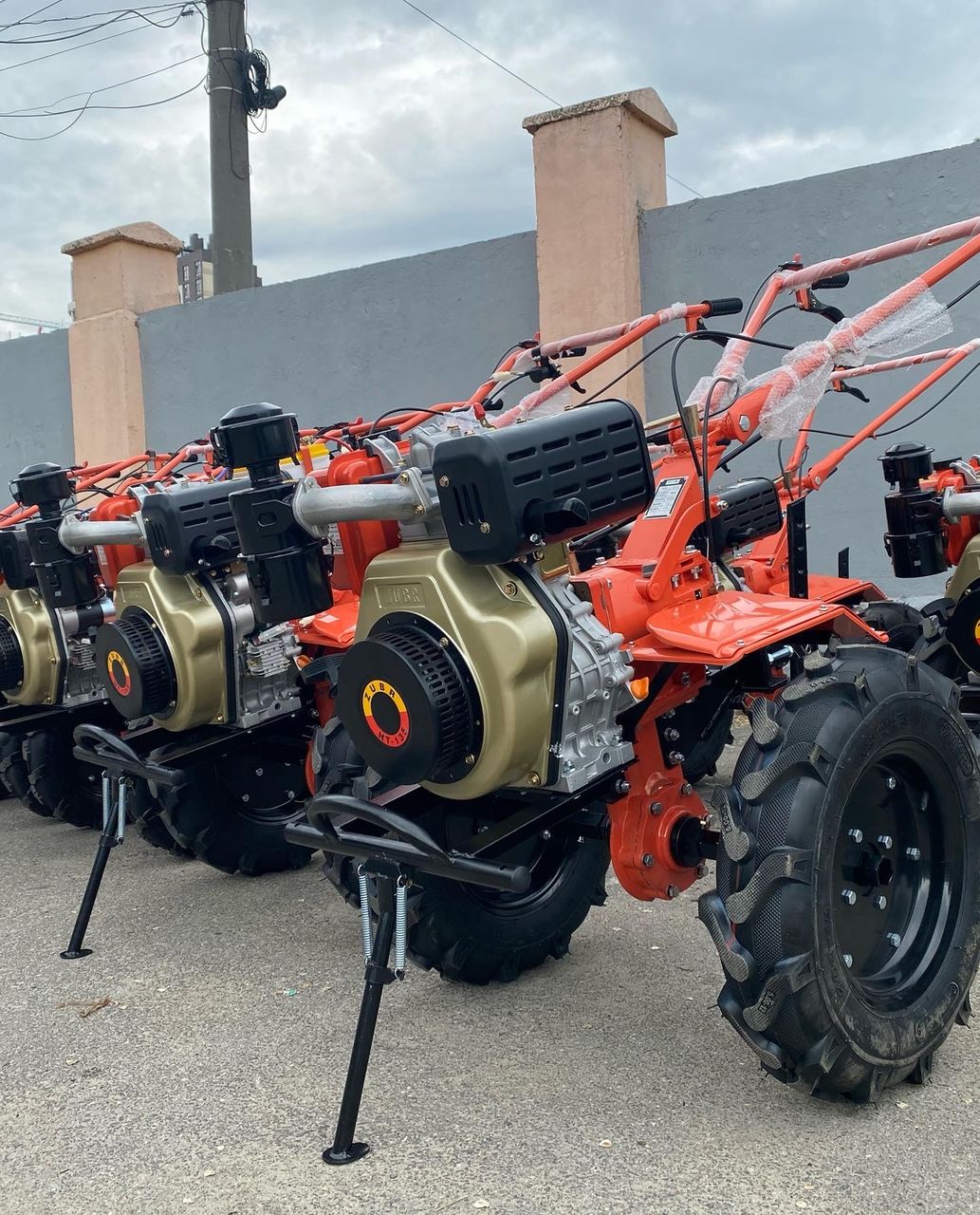 Motoblocuri zubr motorina/benzina foto 10