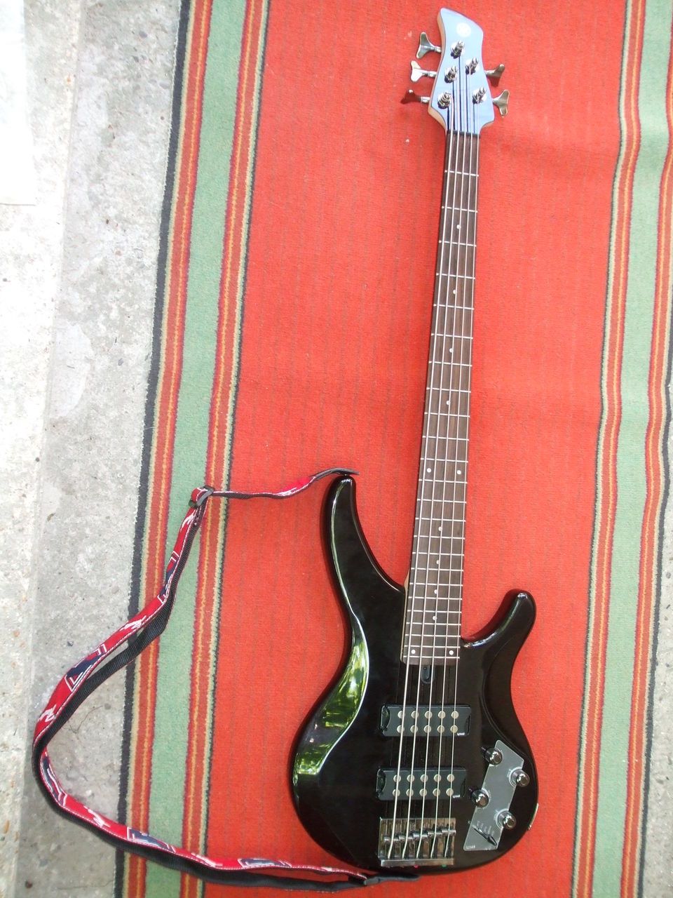 5-ти струнная"Yamaha-TRBX -305".