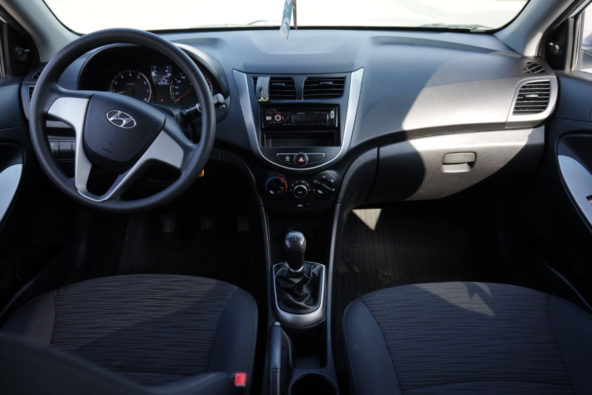 Hyundai Accent foto 9