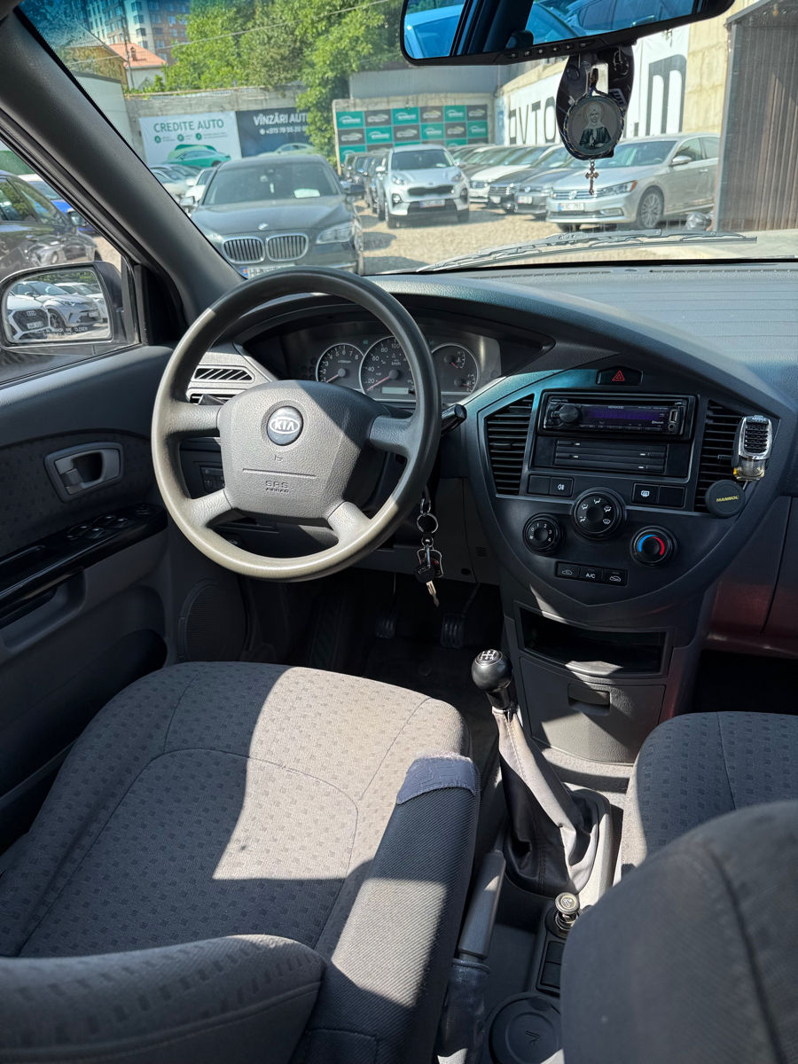 KIA Carens фото 4