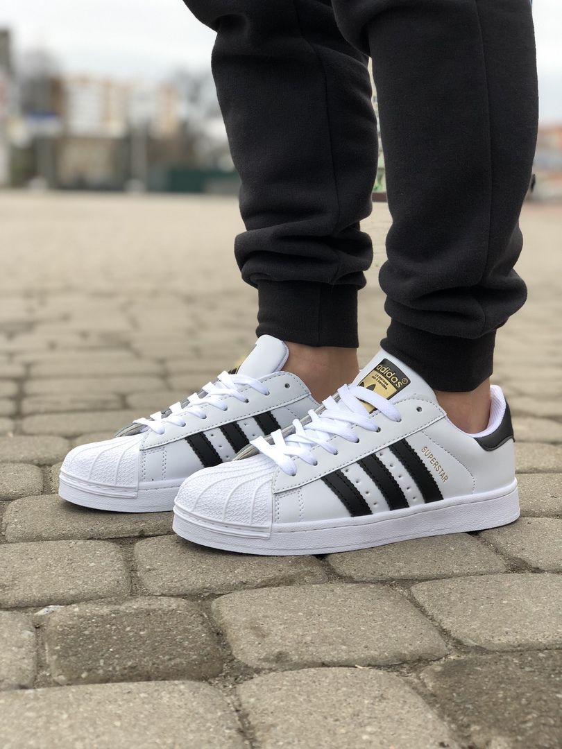 Adidas Superstar look