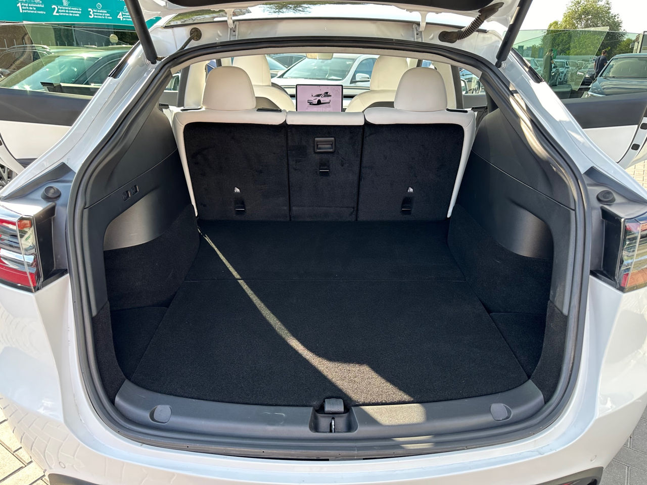 Tesla Model Y foto 17