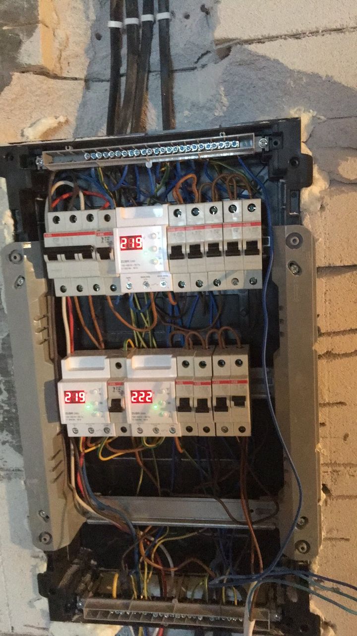 Услуги электрика и сантехника