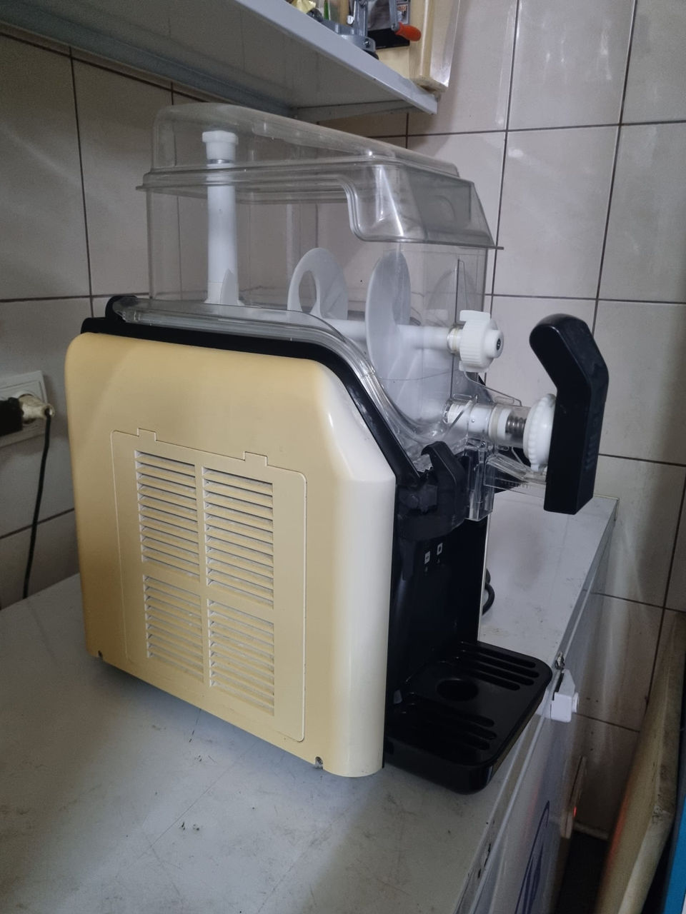 ELMECO Aparat pentru slush (suc înghețat/crema de cafea) / гранитор для ...