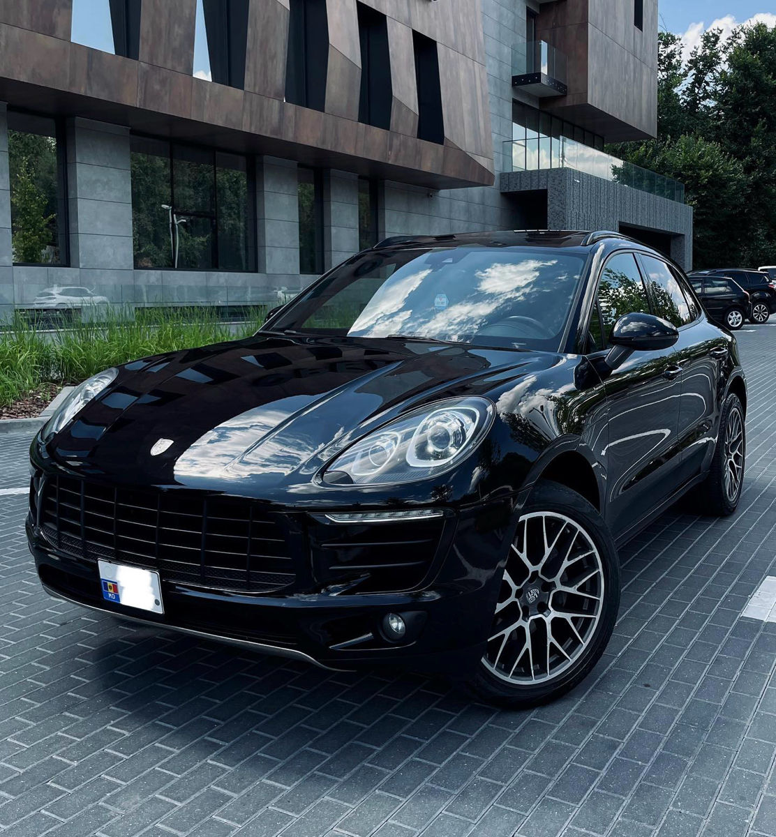 Porsche Macan 2019 г. с пробегом 140000 км, Бензин, 30000 €