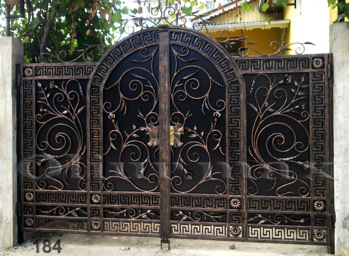 Porți, garduri, balustrade, copertine , gratii, uși metalice și alte confecții din fier forjat. foto 10