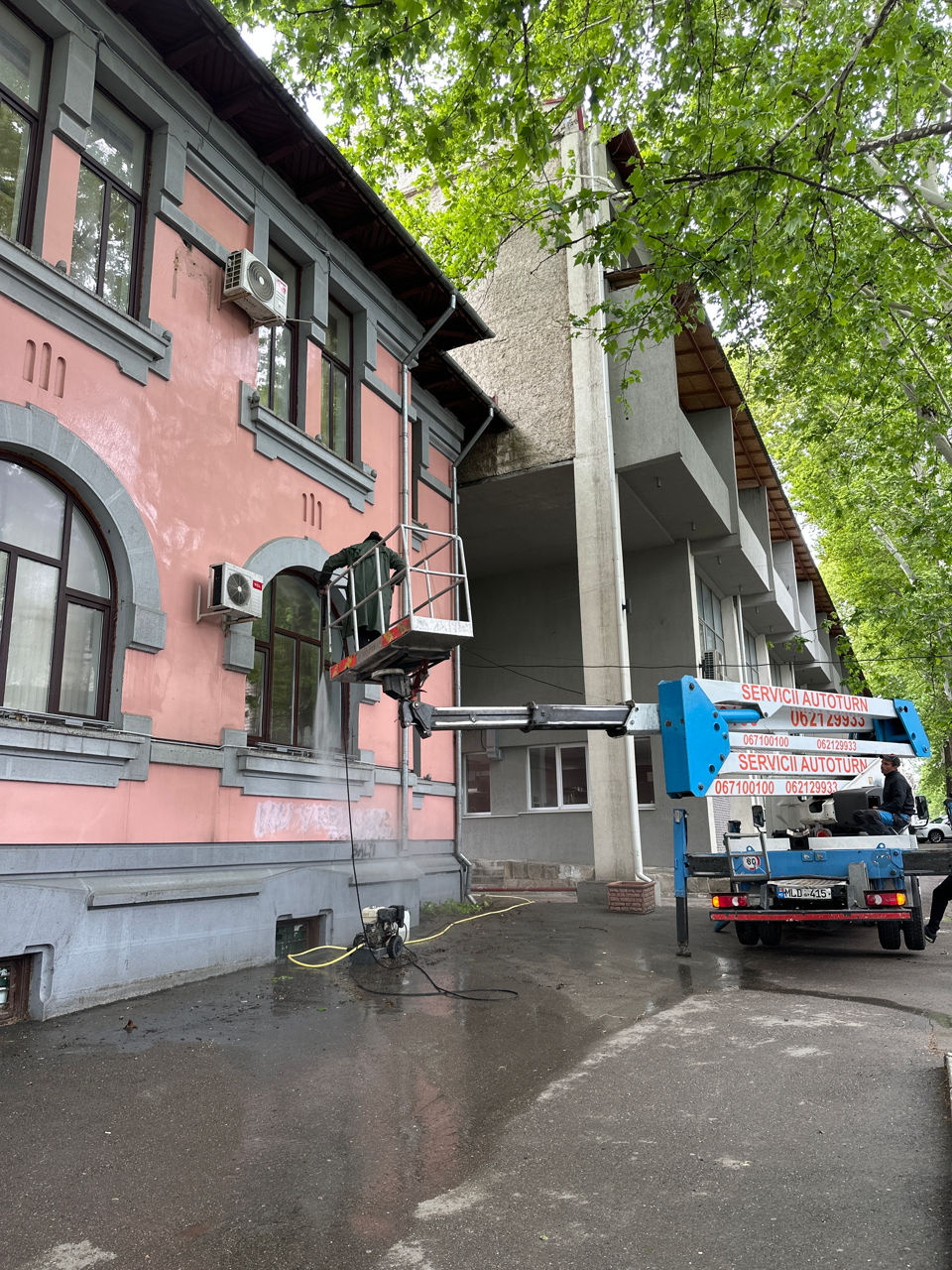 Spălarea faţadelor din sticlă, bond, panouri publicitare,acoperişuri din sticlă cu un sistem unic! foto 0