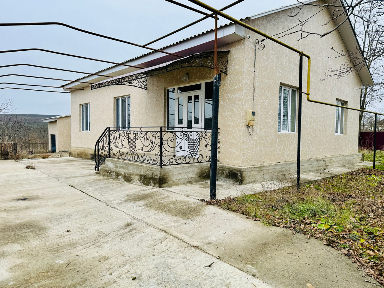 Sărata Galbenă, casă gata de trai, cu 5 odăi foto 0