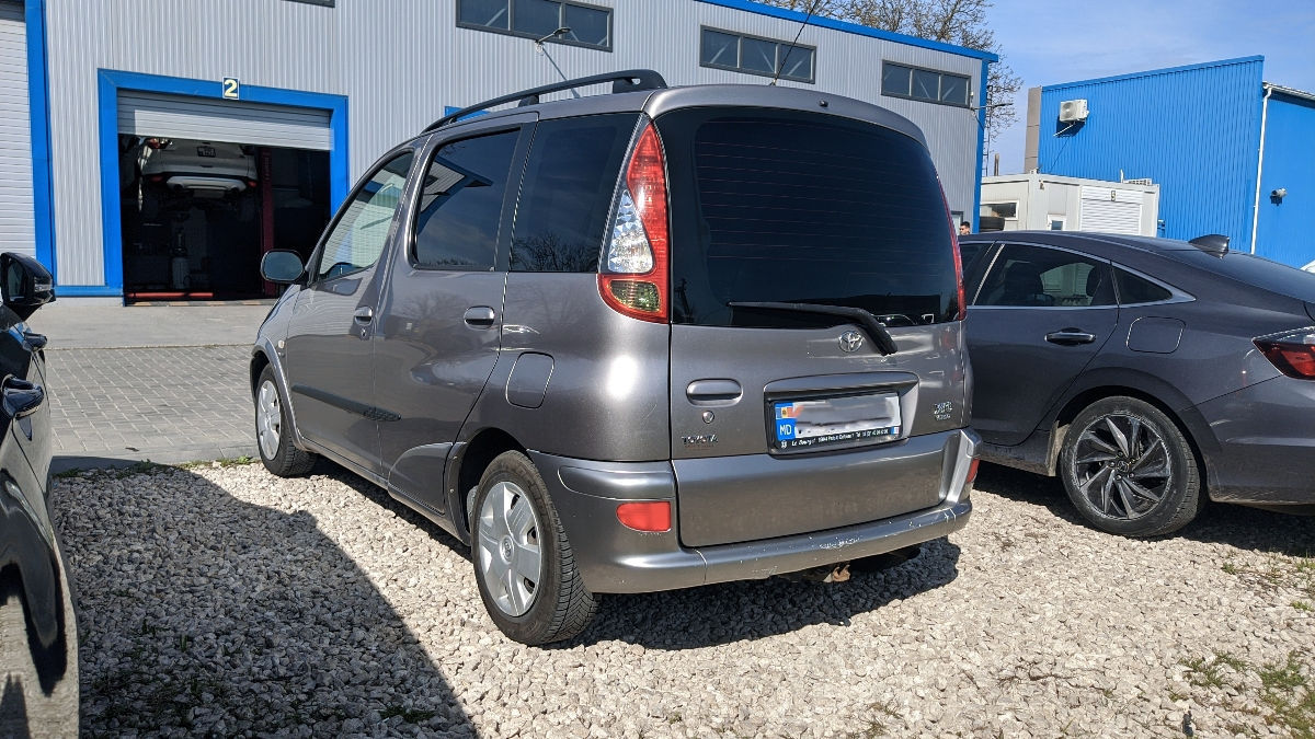 Toyota Yaris Verso foto 3