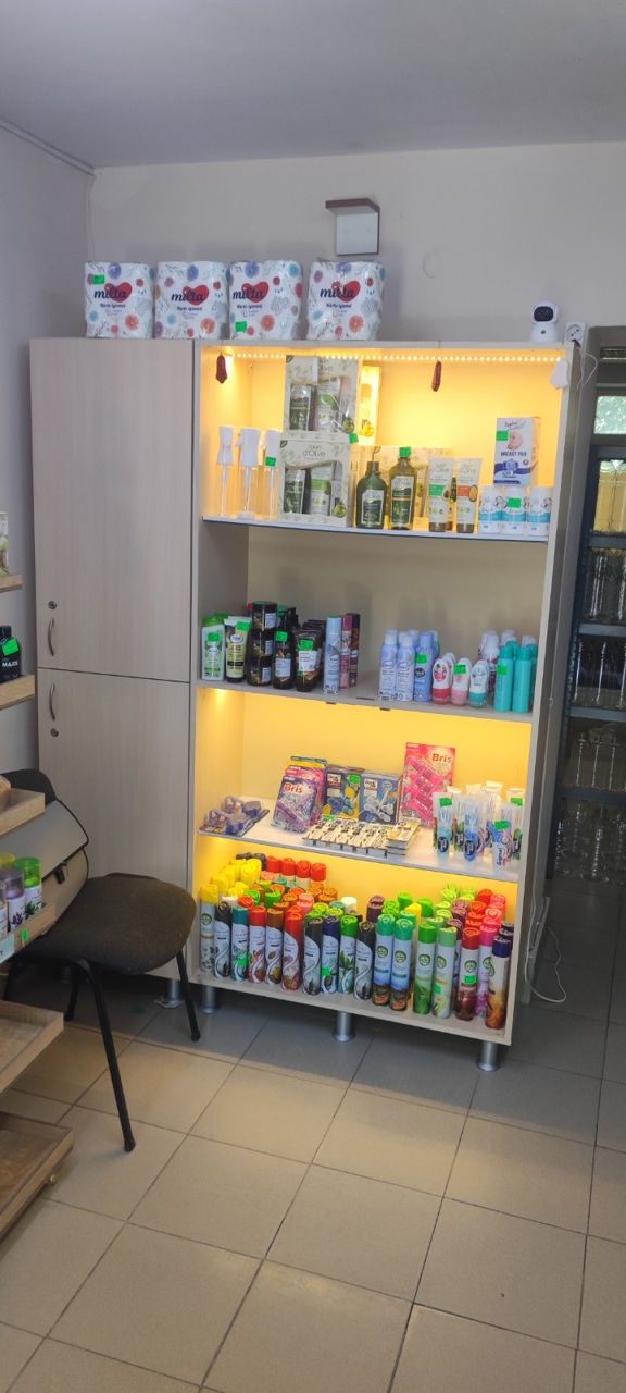 Set dulapuri pentru birou sau vitrină magazin  foto 0