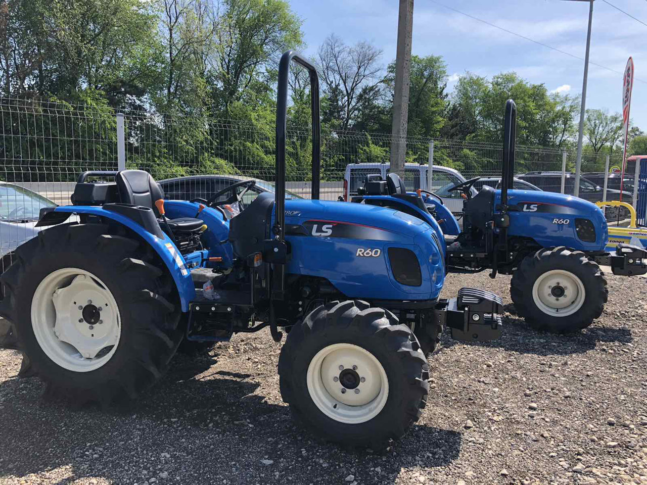 LS Tractor o gamă completă de tractoare compacte, utilitare (de la 18 CP la 101 CP) foto 4